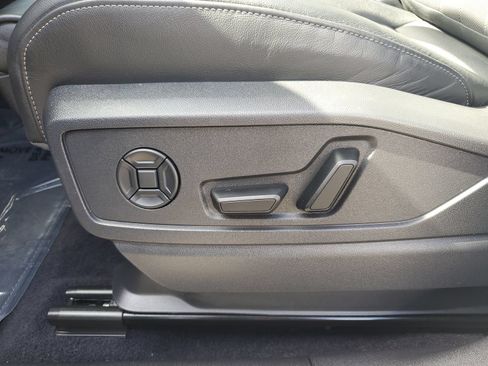 Used 2025 Audi Q5 Premium w/ Premium Plus AWD/4WD image 23