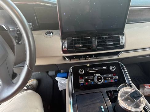 Used 2024 Lincoln Navigator Reserve AWD/4WD image 8