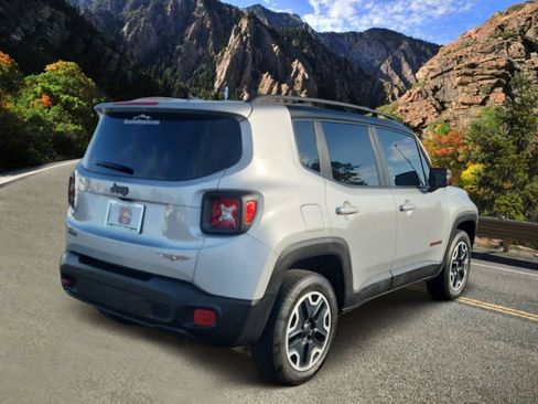 Used 2016 Jeep Renegade Trailhawk w/ Premium Trailhawk Package AWD/4WD image 3