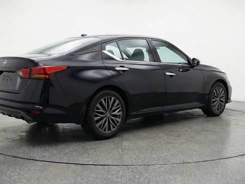 Used 2025 Nissan Altima 2.5 SV image 9