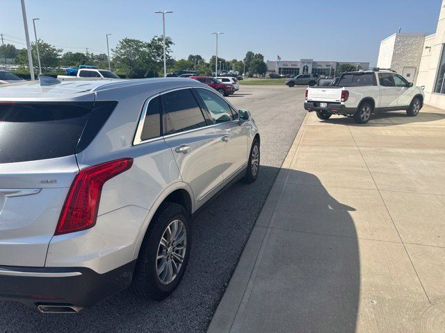 Used 2017 Cadillac XT5 Luxury AWD/4WD image 3