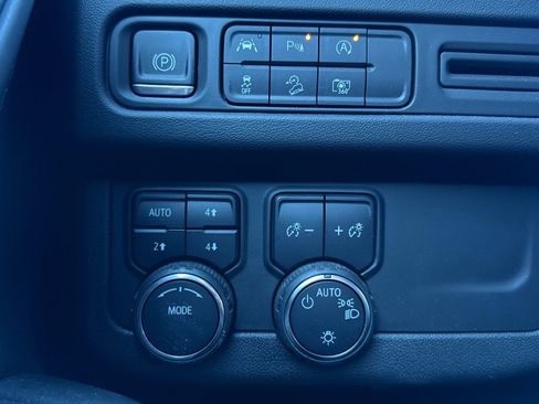 Used 2024 Chevrolet Tahoe Z71 w/ Luxury Package image 5