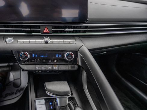 Certified 2024 Hyundai Elantra SEL image 18