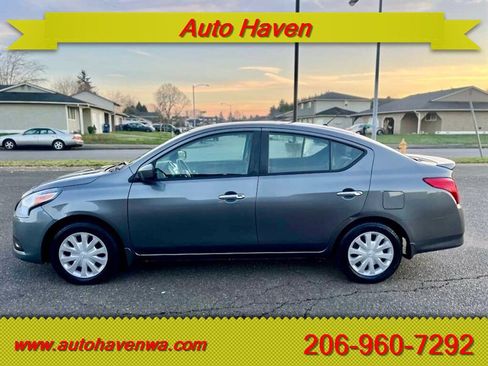 Used 2019 Nissan Versa SV image 4