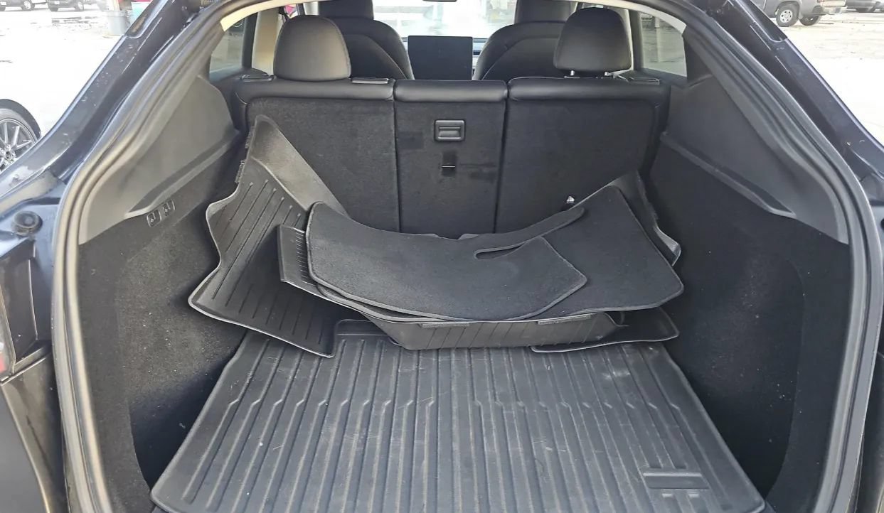 Used 2025 Tesla Model Y Long Range RWD image 5