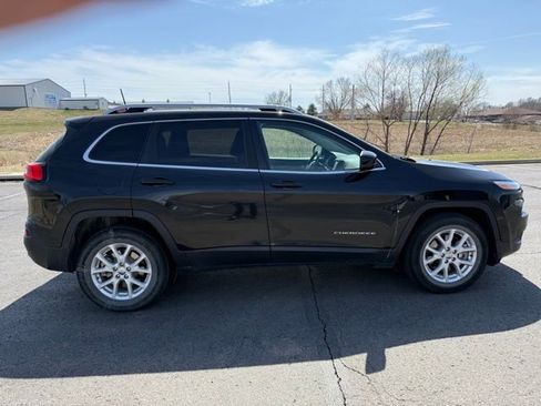 Used 2016 Jeep Cherokee Latitude w/ Cold Weather Group image 5