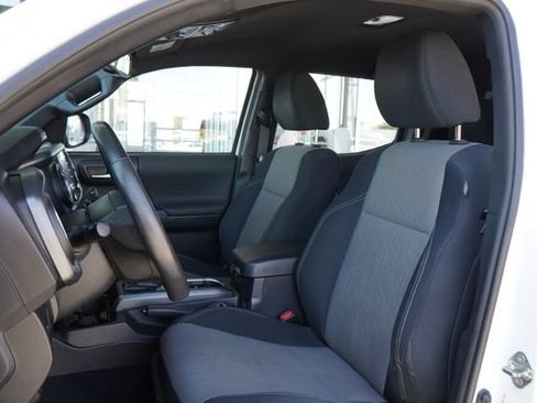 Used 2020 Toyota Tacoma TRD Off-Road w/ Technology Package AWD/4WD image 26