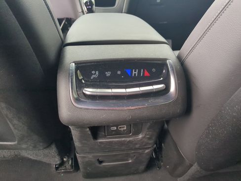 Used 2024 Cadillac XT6 Luxury AWD/4WD image 19