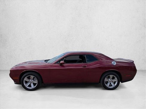 Used 2022 Dodge Challenger SXT image 8