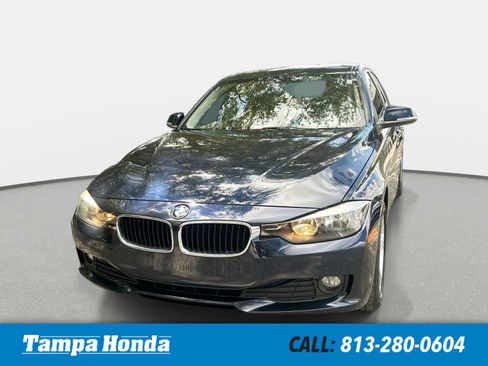 Used 2013 BMW 320i Sedan RWD image 1