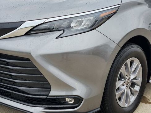 Used 2026 Toyota Sienna XLE image 6