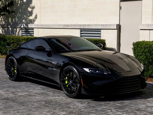 Used 2023 Aston Martin V8 Vantage Coupe image 19