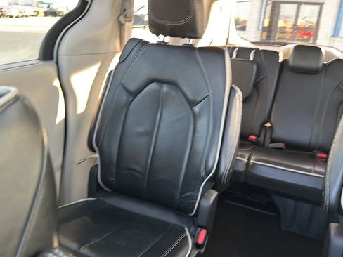 Used 2022 Chrysler Pacifica Limited image 97