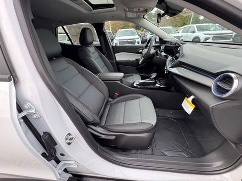 New 2026 Chevrolet Trax LT w/ Sunroof Package image 13