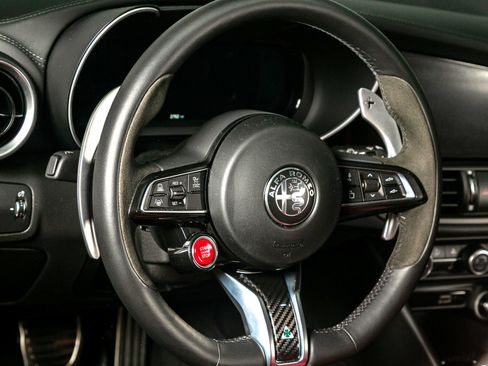 Used 2024 Alfa Romeo Giulia Quadrifoglio image 40