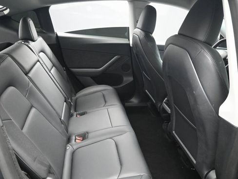 Used 2023 Tesla Model Y Long Range image 33
