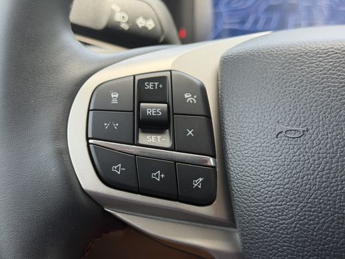 Used 2025 Ford Explorer Active RWD image 32