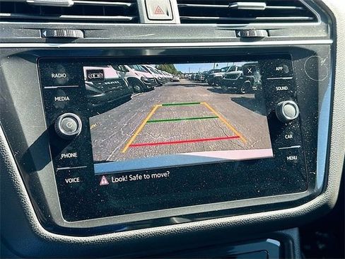 Used 2024 Volkswagen Tiguan SE image 13