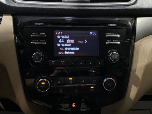 Used 2016 Nissan Rogue S w/ Appearance Package image 14