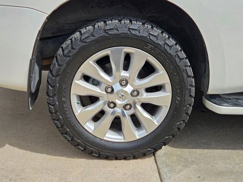 Used 2010 Toyota Sequoia Platinum image 18