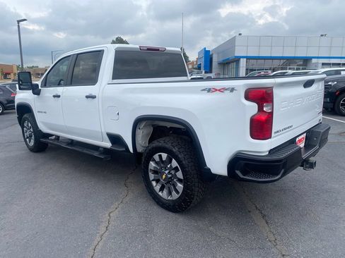 Used 2022 Chevrolet Silverado 2500 Custom w/ Custom Value Package AWD/4WD image 3