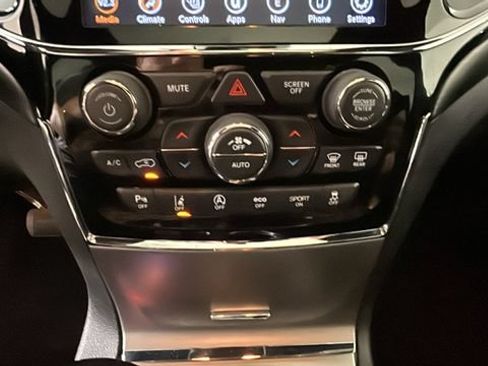 Used 2020 Jeep Grand Cherokee Altitude AWD/4WD image 22