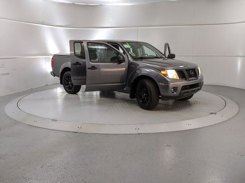 Used 2021 Nissan Frontier SV w/ Midnight Edition Floor Mats image 7