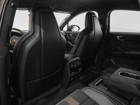 Certified 2022 Porsche Cayenne Turbo GT image 59