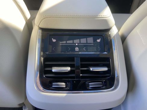 Certified 2023 Volvo XC60 B5 Ultimate w/ Climate Package image 15