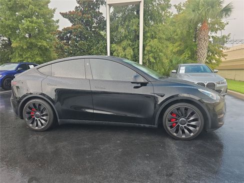 Used 2023 Tesla Model Y Performance AWD/4WD image 2