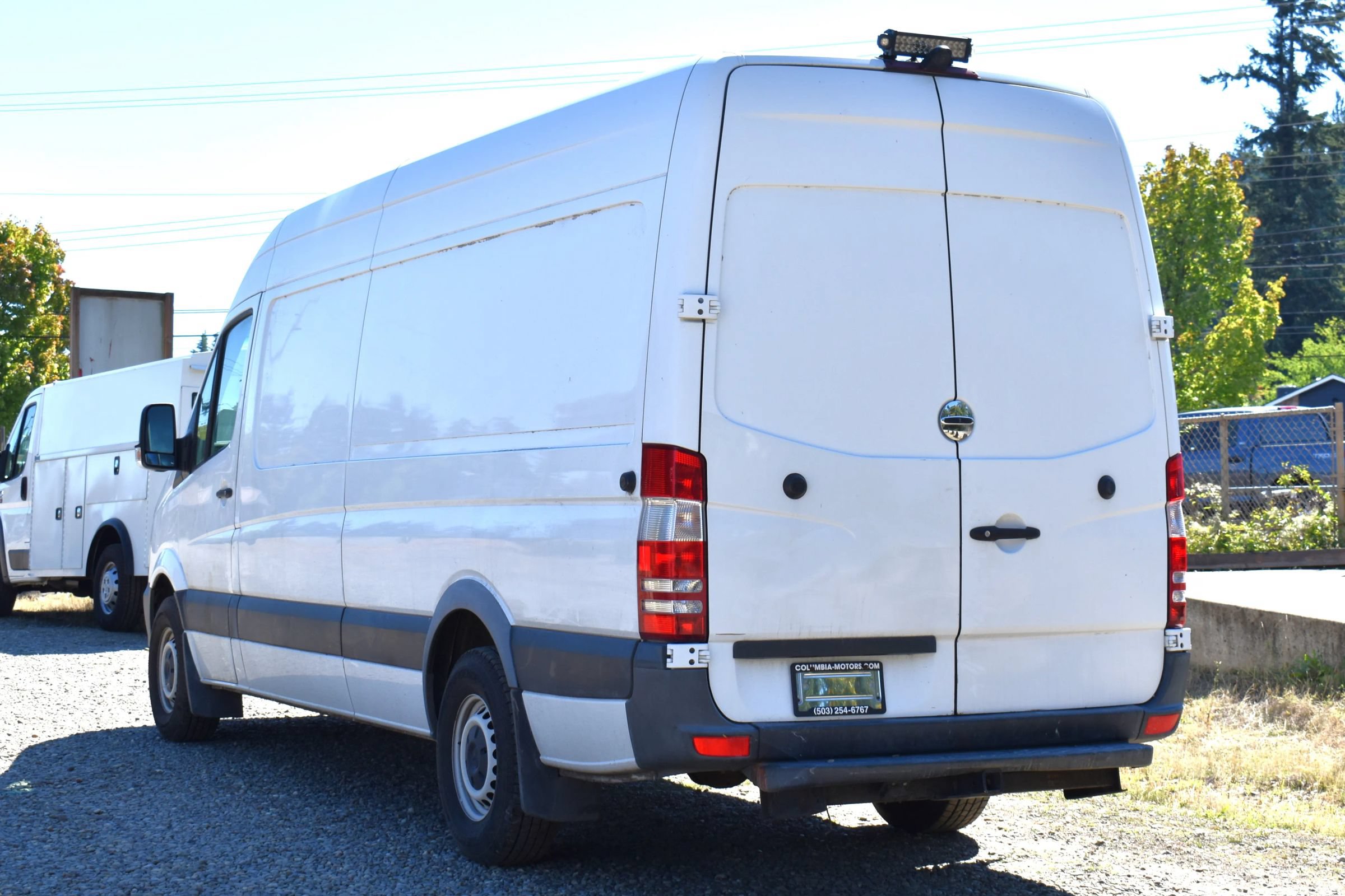 Used 2017 Freightliner Sprinter 2500 RWD image 2