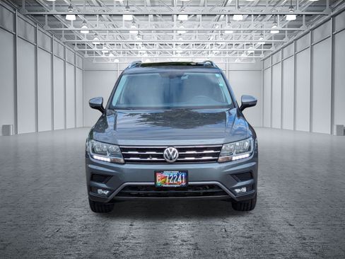 Used 2018 Volkswagen Tiguan SEL AWD/4WD image 8