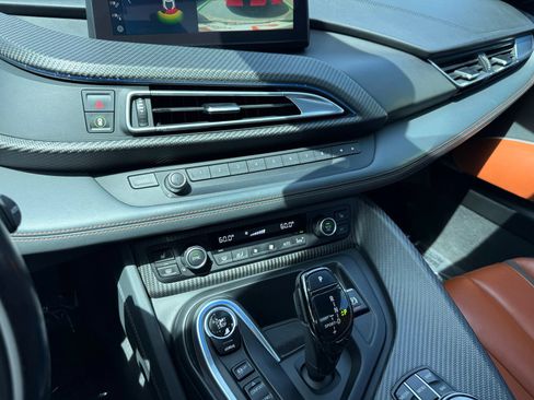 Used 2019 BMW i8 Roadster AWD/4WD image 29