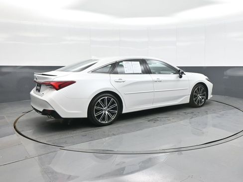Used 2019 Toyota Avalon XSE image 7