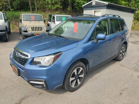 Used 2018 Subaru Forester 2.5i Limited AWD/4WD image 2
