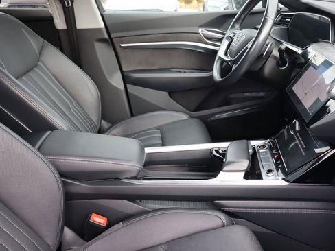 Used 2021 Audi e-tron Prestige w/ Prestige Package image 13