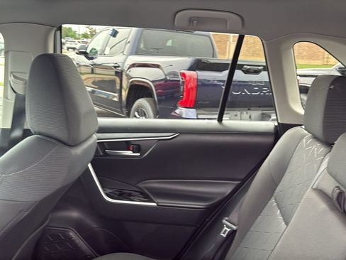 Used 2025 Toyota RAV4 XLE AWD/4WD image 18