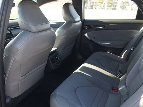 Used 2019 Toyota Avalon XSE image 15