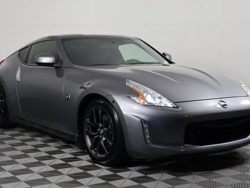 Used 2016 Nissan 370Z Coupe RWD image 3
