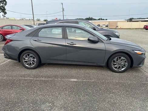 Used 2024 Hyundai Elantra Blue FWD image 1