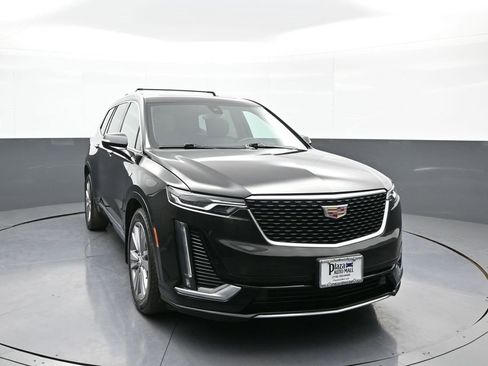 Used 2024 Cadillac XT6 Premium Luxury image 3