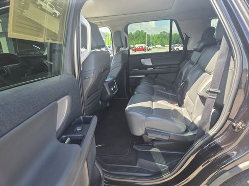 Used 2025 Ford Expedition Active AWD/4WD image 8