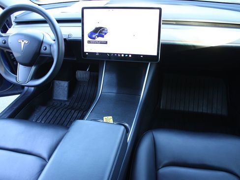 Used 2020 Tesla Model 3 Standard Range Plus RWD image 18