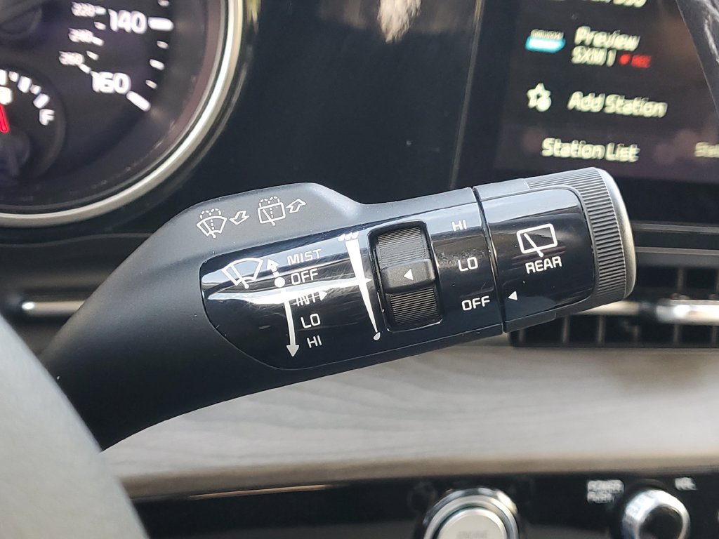 Used 2024 Kia Carnival EX FWD image 26