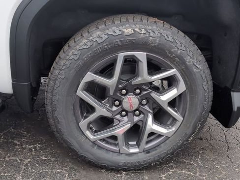 New 2026 GMC Sierra 1500 SLT image 26