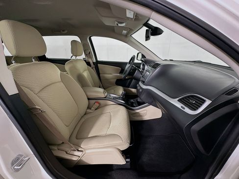 Used 2020 Dodge Journey SE image 29