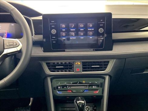 New 2026 Volkswagen Taos SE image 8