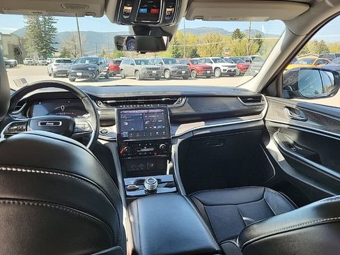 Used 2021 Jeep Grand Cherokee L Limited w/ Luxury Tech Group II AWD/4WD image 18
