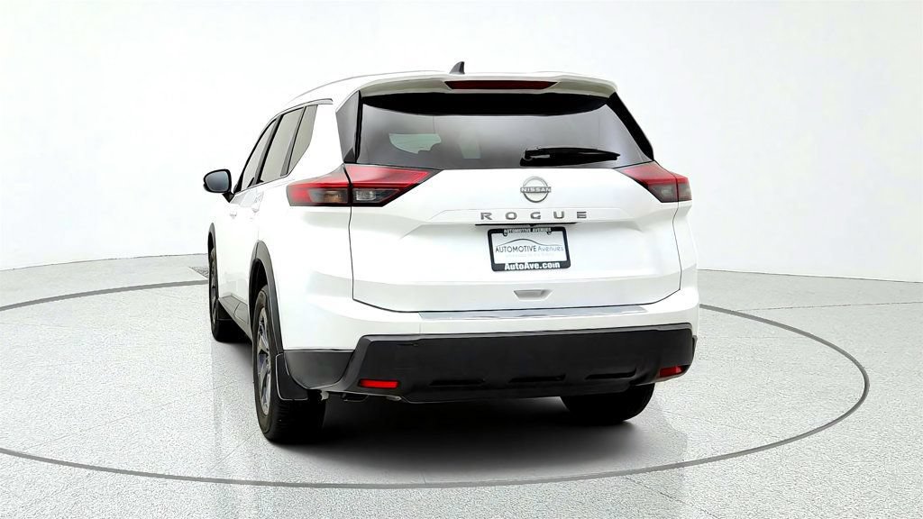 Used 2026 Nissan Rogue SV FWD image 6