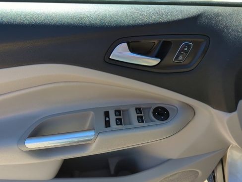 Used 2017 Ford Escape SE w/ Equipment Group 201A image 17